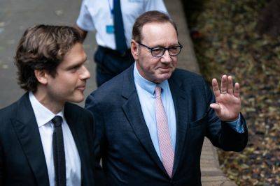 Kevin Spacey Arrives At Southwark Crown Court On Day One Of Sexual Offences Trial - deadline.com - Britain - London - USA