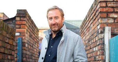 Former Coronation Street star supported by ex-castmates as he announces 'exciting' new career after ITV soap - www.manchestereveningnews.co.uk - city Brighton