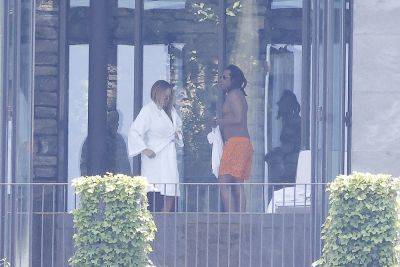 Beyoncé And Jay-Z Relax Underneath The Sun At Lake Como, Italy - etcanada.com - USA - Sweden - Italy - New Orleans - city Stockholm, Sweden - Poland