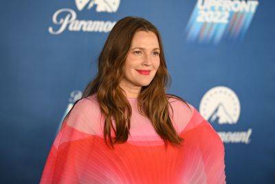 Drew Barrymore Slams Tabloids For Claiming She Said She Wishes Her Mom Was Dead: ‘Don’t Twist My Words’ - etcanada.com - New York - New York