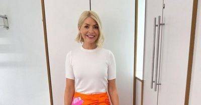 Holly Willoughby nails summer styling with her £129 orange floral skirt - www.ok.co.uk
