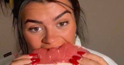 Woman ‘never felt better’ after ditching vegetables in favour of diet of raw steak and offal - www.manchestereveningnews.co.uk - India