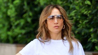 The '70s Are Back, According to Jennifer Lopez - www.glamour.com