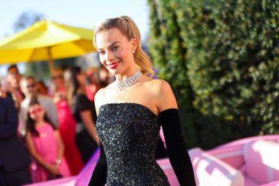 Margot Robbie Dazzles In Black Couture Gown At World Premiere Of ‘Barbie’ In L.A. - etcanada.com - Australia - Los Angeles - city Mexico City