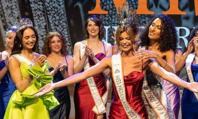Miss Netherlands crowns first trans woman Rikkie Valerie Kollé as winner - us.hola.com - Spain - Netherlands