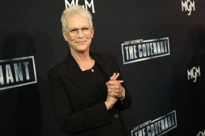Jamie Lee Curtis Hilariously Thanks ‘Haunted Mansion’ Costume Designer For ‘Gorgeous’ Pieces That ‘Got Me Back My Waistline For A Few Days’ - etcanada.com