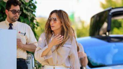 Jennifer Lopez Ditched the All-White Outfit for an Equally Polished Color Palette - www.glamour.com - Los Angeles