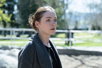 Sarah Bolger Talks The Approaching End Of ‘Mayans,’ The Show’s Feminine Energy & Never Riding A Motorcycle [Templo Talk] - theplaylist.net