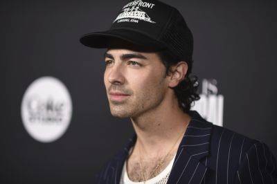 Joe Jonas Says He Once Pooped Himself On Stage: ‘It Was A Bad Day To Wear White Clothing’ - etcanada.com - Australia