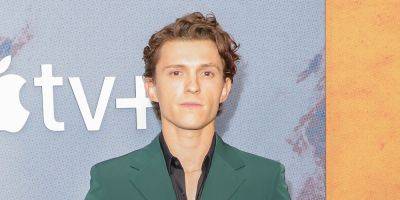 Intimate Scene in Tom Holland's 'The Crowded Room' Goes Viral on Social Media - www.justjared.com