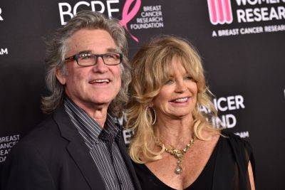Goldie Hawn Says A Public Divorce Keeps Her From Marrying Kurt Russell: ‘It’s Always Ugly’ - etcanada.com - Chicago - county Russell
