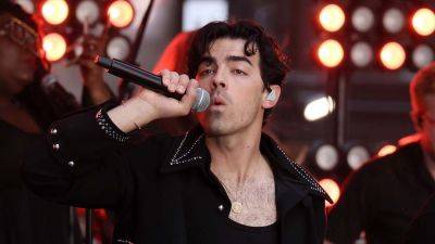 Joe Jonas reveals he once had to do a 'mid-wardrobe s--- change' during concert: 'That's just real life' - www.foxnews.com