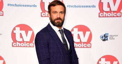 Hollyoaks' Jamie Lomas heartbroken at death of dad and 'best mate' as co-stars show support - www.manchestereveningnews.co.uk