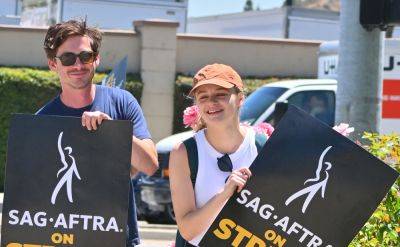 Joey King Joins the SAG-AFTRA Picket Lines with Friends Logan Lerman & Kaitlyn Dever, Says 'Strike Is So Necessary' - www.justjared.com - city Burbank