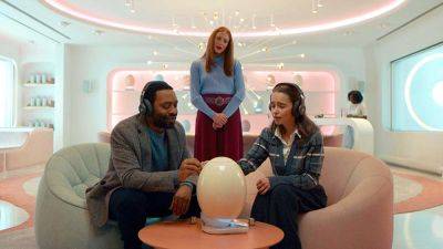 ‘The Pod Generation’ Trailer: Emilia Clarke & Chiwetel Ejiofor Star In A Sci-Fi, Make-An-Artificial-Baby Dramedy - theplaylist.net - New York