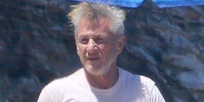 Sean Penn Runs Into Kristen Wiig During a Beach Day in L.A. - www.justjared.com