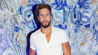 'The Bachelorette' Alum Shawn Booth Announces He's Going to Be a Dad - www.etonline.com