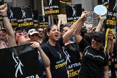 SAG-AFTRA Can Bar Non-Member Social Media Influencers From Guild Admission If They Promote For Studios During Strike - deadline.com