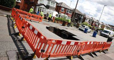 Road closed off as ANOTHER huge sinkhole opens up on Greater Manchester street - www.manchestereveningnews.co.uk