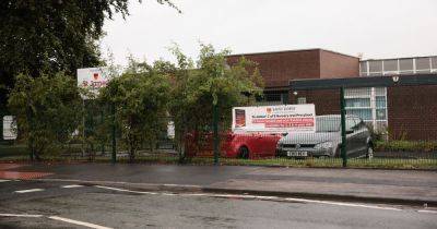 Reports of primary schools on temporary 'lockdown' as parents sent worrying messages - www.manchestereveningnews.co.uk