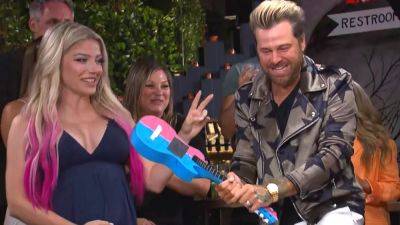 Watch Ryan Cabrera and Alexa Bliss Reveal the Sex of Their First Child (Exclusive) - www.etonline.com - New York