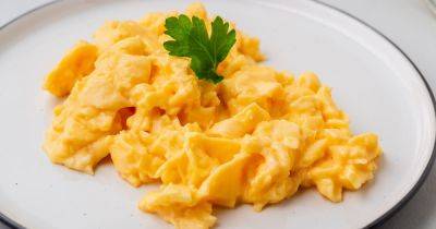 Chef shares perfect scrambled eggs method - and reason you should never add milk - www.dailyrecord.co.uk