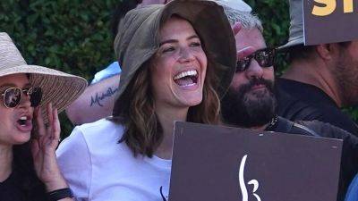 Mandy Moore Once Only Received a Penny for 'This Is Us' Streaming Residuals - www.etonline.com