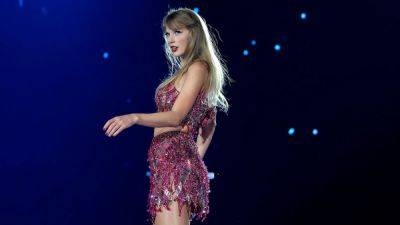 Taylor Swift Had a Stage Malfunction During Eras Tour and Impressed Fans With Her Quick Reaction (Video) - thewrap.com - Los Angeles - city Philadelphia