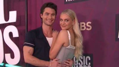 Kelsea Ballerini Shares Sweet Picture with Chase Stokes as She Ends Tour - www.etonline.com