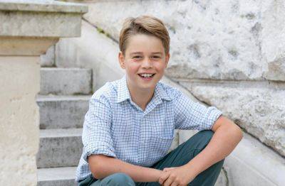 Prince George Is Turning 10! Look Back At All Of His Birthday Portraits Through The Years - etcanada.com - Britain - London - county Windsor - parish St. Mary