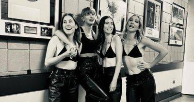 Taylor Swift and Haim Deliver BFF Vibes During Surprise ‘Eras Tour’ Duet of ‘No Body, No Crime’ - www.usmagazine.com - Britain - county Swift - Seattle