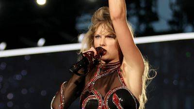 Taylor Swift Fans Think Her Surprise Performance of Alleged Kanye West Diss Track Got ‘Personal’ - www.glamour.com - county Swift - Seattle