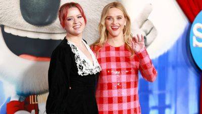 Reese Witherspoon Twins With Daughter Ava Phillippe in Matching Red Carpet Looks - www.etonline.com