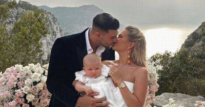Tommy Fury gushes over 'perfect' fiancée Molly-Mae as she shares sweet new engagement snap - www.ok.co.uk - Hague - county Love