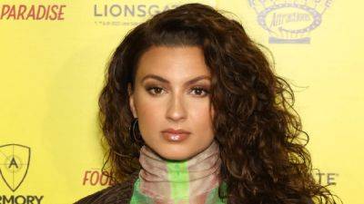 Tori Kelly Hospitalized With Blood Clots After Collapsing: Report - www.etonline.com - Los Angeles - Los Angeles
