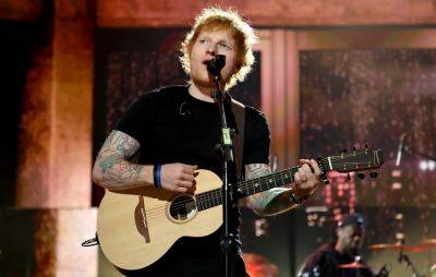 Watch Ed Sheeran lead One Direction and Backstreet Boys sing-along at a karaoke pub - www.nme.com - Santa - Nashville - Tennessee