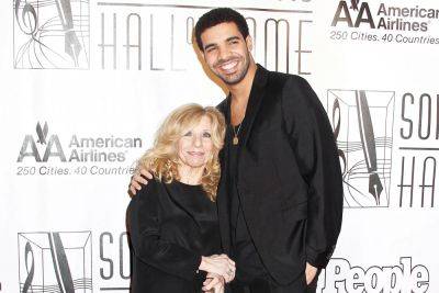Drake Brings His Mom Onstage To Serenade Her At Madison Square Garden Concert - etcanada.com - county Garden - Rome