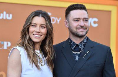 Jessica Biel Jams Out To Husband Justin Timberlake’s Tune — While He’s Sitting Next To Her - etcanada.com