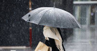 Umbrellas at the ready - it's set to be another wet weekend - www.manchestereveningnews.co.uk - Britain - Manchester
