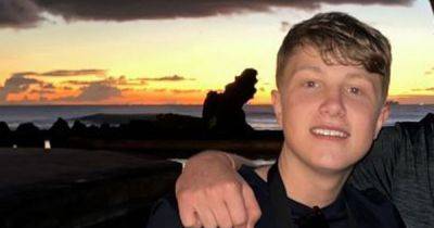 Detectives launch murder investigation after teenager dies following double stabbing - www.manchestereveningnews.co.uk