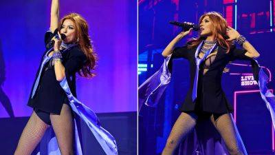 Shania Twain wipes out onstage during Chicago concert - www.foxnews.com - USA - Chicago - New York - county Caroline - area Bethel