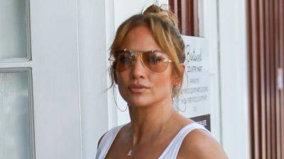 Jennifer Lopez Is the Blair Waldorf of the Hamptons in Florals and a Massive Belt - www.glamour.com - county Hampton
