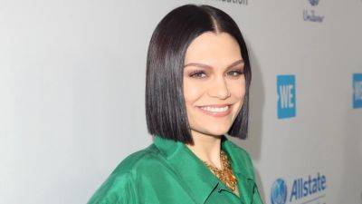 Watch Jessie J Sing 'Twinkle, Twinkle, Little Star' to Her Newborn Son: 'Tough Crowd' - www.etonline.com