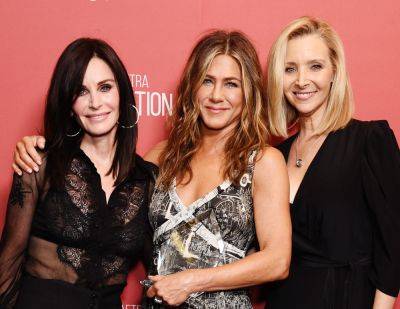 Jennifer Aniston And Courteney Cox Celebrate Lisa Kudrow’s 60th Birthday: ‘You’re The Smartest, Funniest, Most Thoughtful Person’ - etcanada.com