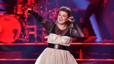 Kelly Clarkson Made an NSFW Confession to a Fan Who Propositioned Her - www.glamour.com - USA - Las Vegas