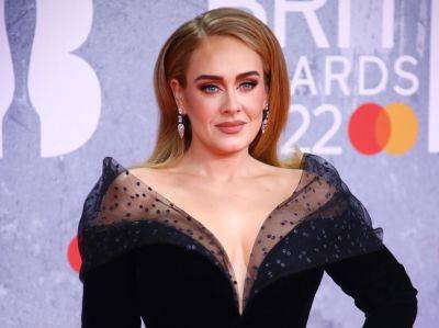 Adele Tells Fans To ‘Stop Throwing Things At The Artist’ While Performing In Las Vegas - etcanada.com - city Sandoval - state Nevada
