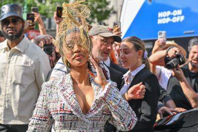 Cardi B Takes To The Street In Paris And Joins Busker After Fashion Show - etcanada.com - Paris - Houston