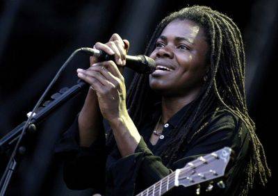 Tracy Chapman Becomes First Black Woman To Top Country Airplay Chart As Sole Writer - etcanada.com