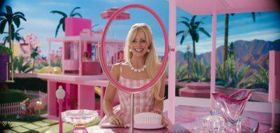 ‘Barbie’ Director Greta Gerwig Explains Why She Chose Not To Use CGI On Margot Robbie’s Feet - etcanada.com - Australia