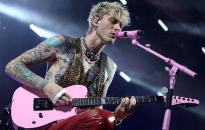 Watch Machine Gun Kelly punch a fan in the face on request - www.nme.com - Mexico - Belgium